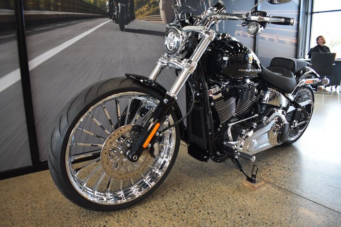 2025 Harley-davidson FXBR BREAKOUT (117) VIVID BLACK