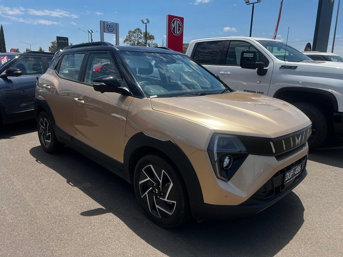 2025 Mahindra XUV3XO