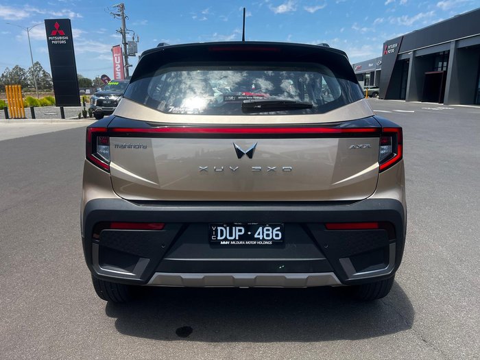 2025 Mahindra XUV3XO AX7L