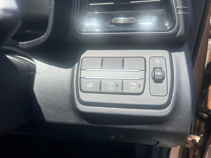 2025 Mahindra XUV3XO AX7L