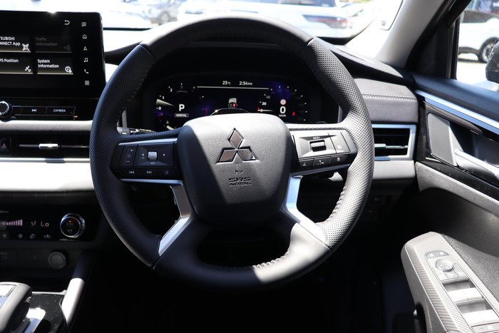 2025 Mitsubishi Outlander LS