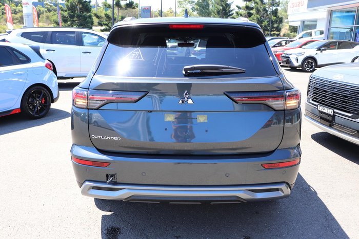 2025 Mitsubishi Outlander LS