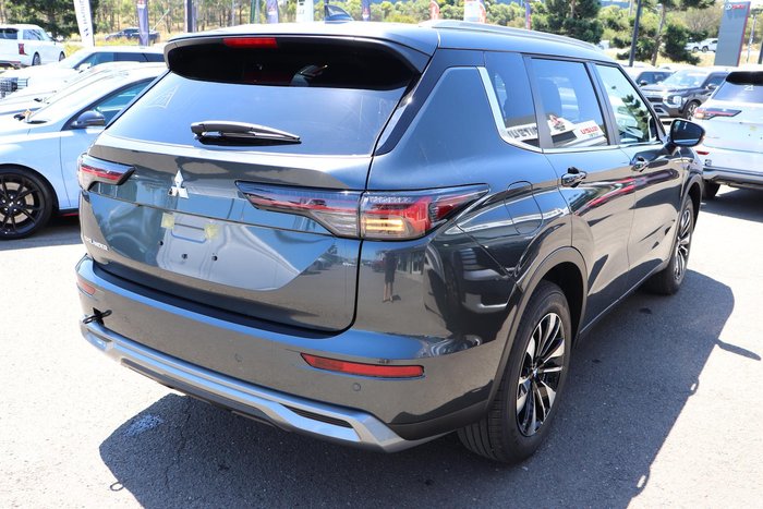 2025 Mitsubishi Outlander LS