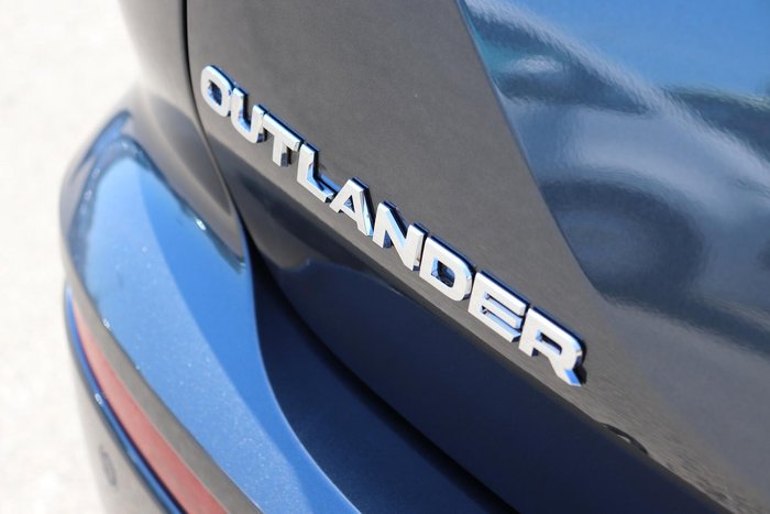 2025 Mitsubishi Outlander LS