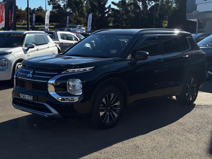 2025 Mitsubishi Outlander LS