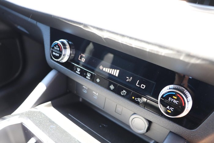 2025 Mitsubishi Outlander LS