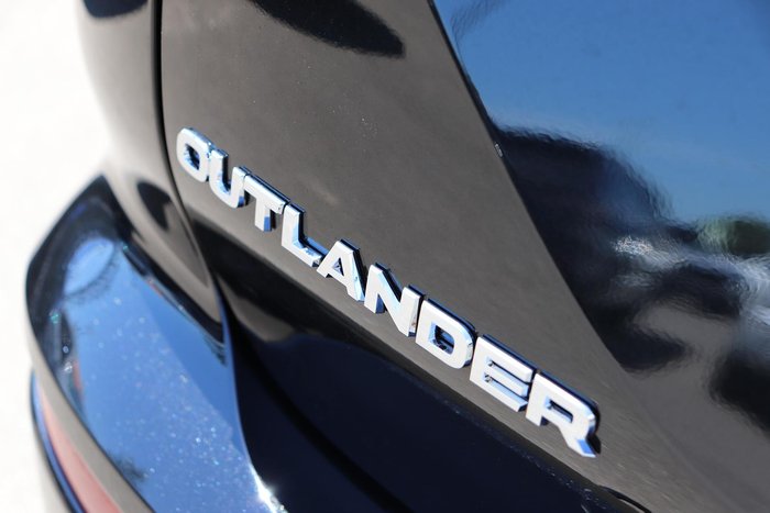 2025 Mitsubishi Outlander LS