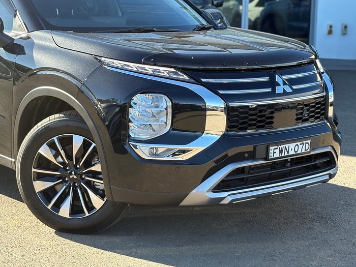2025 Mitsubishi Outlander LS