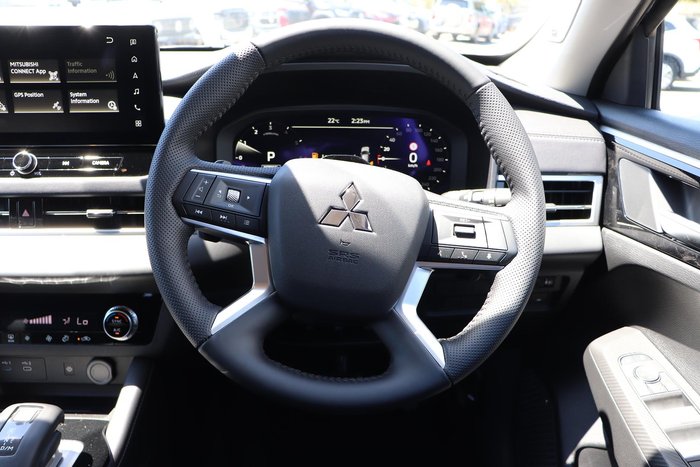 2025 Mitsubishi Outlander LS