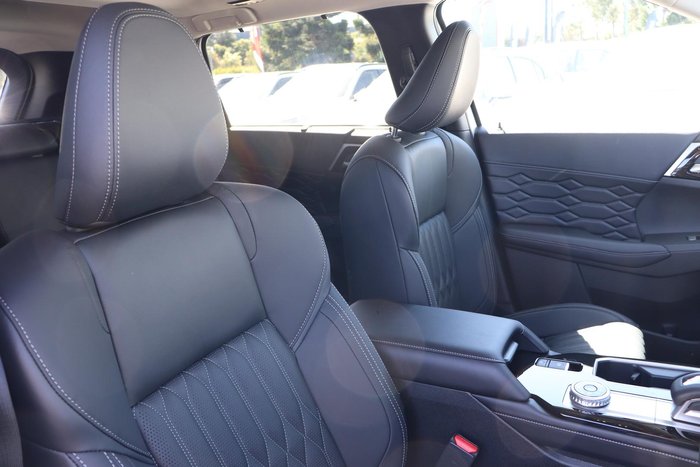 2025 Mitsubishi Outlander Exceed