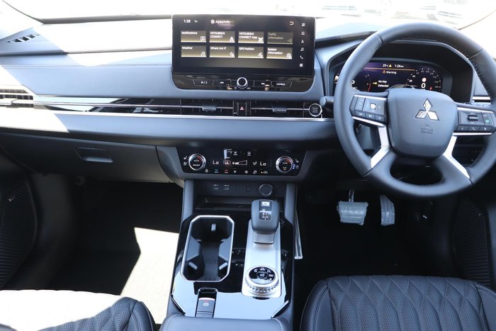 2025 Mitsubishi Outlander Exceed