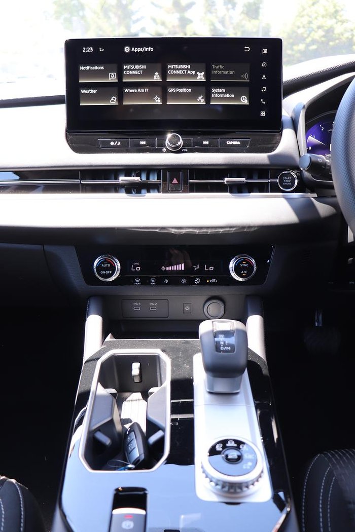 2025 Mitsubishi Outlander LS