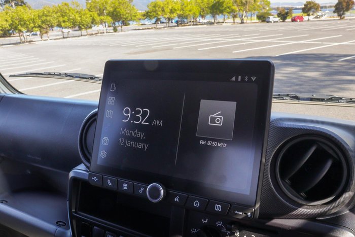 2025 Hino 616 Std Manual Alloy Tray White