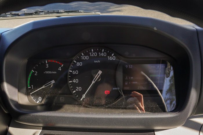 2025 Hino 616 Std Manual Alloy Tray White