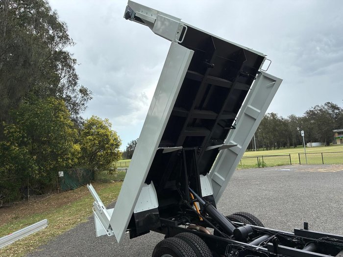 2024 Fuso Canter 615 Tipper White