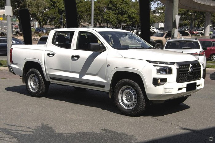 2025 Mitsubishi Triton GLX