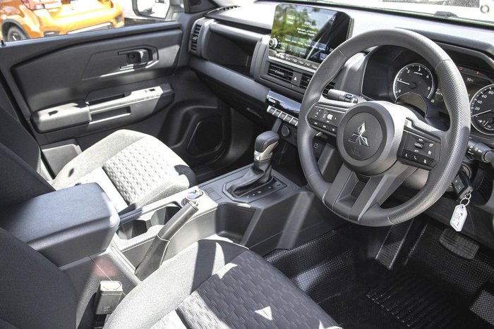 2025 Mitsubishi Triton GLX