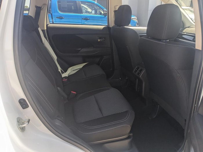 2021 Mitsubishi Outlander ES