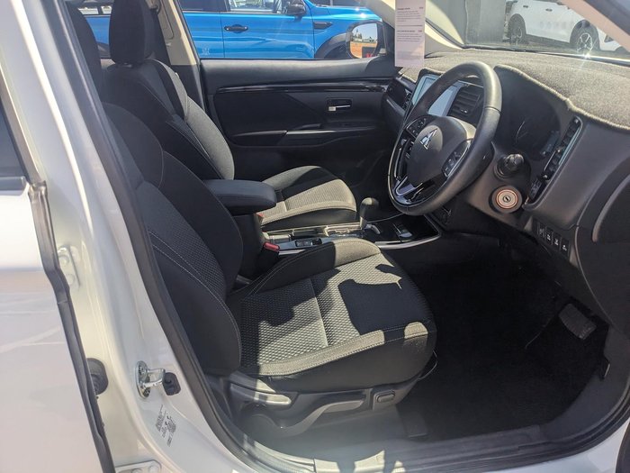 2021 Mitsubishi Outlander ES