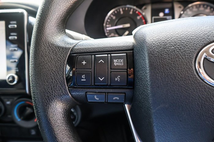 2023 Toyota Hilux SR