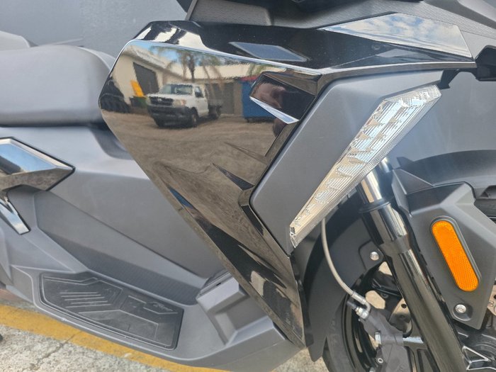 2023 BMW C 400 X BLACK