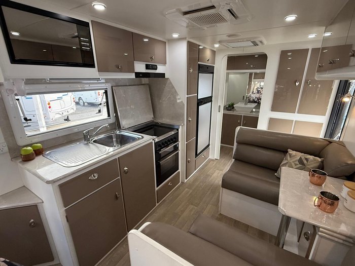 2018 Regent Discoverer