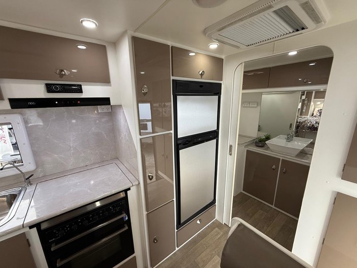 2018 Regent Discoverer