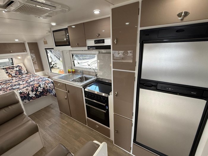 2018 Regent Discoverer