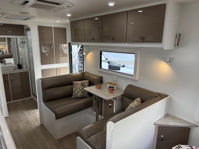 2018 Regent Discoverer