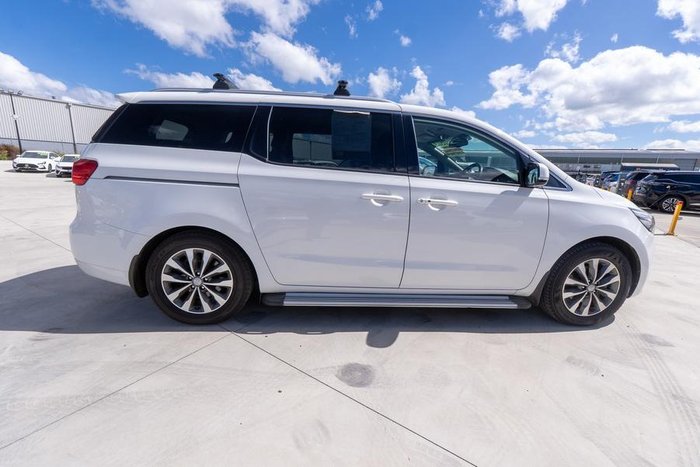 2017 Kia Carnival SLi