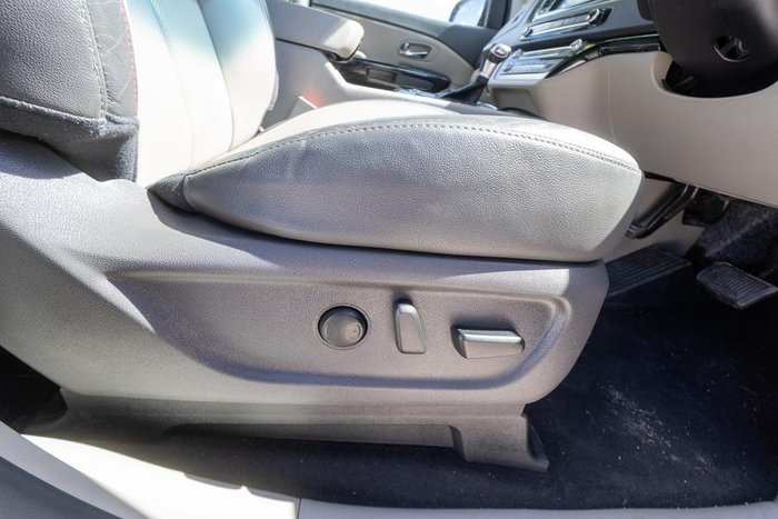 2017 Kia Carnival SLi