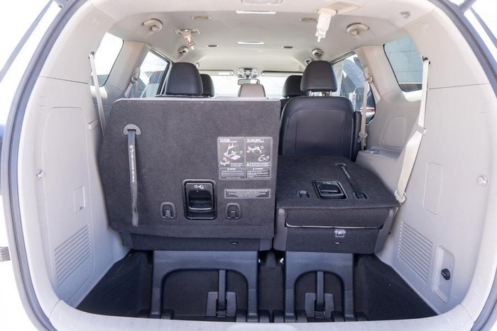 2017 Kia Carnival SLi