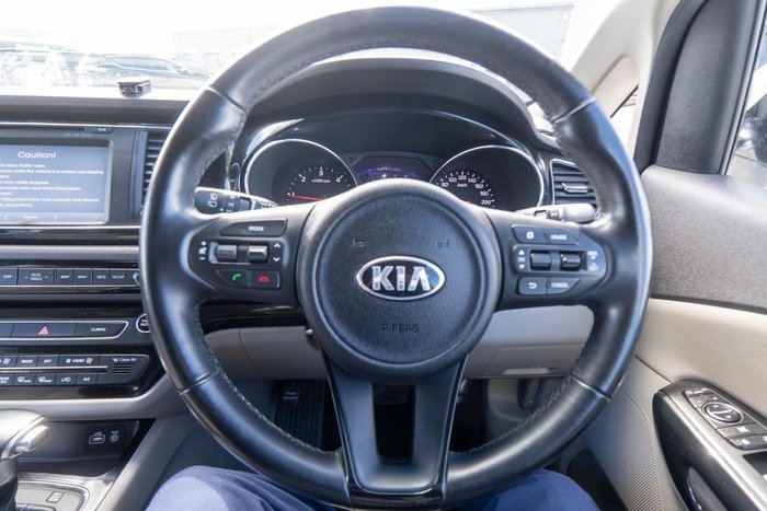 2017 Kia Carnival SLi