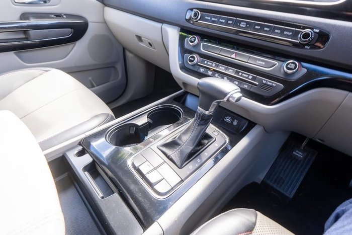 2017 Kia Carnival SLi