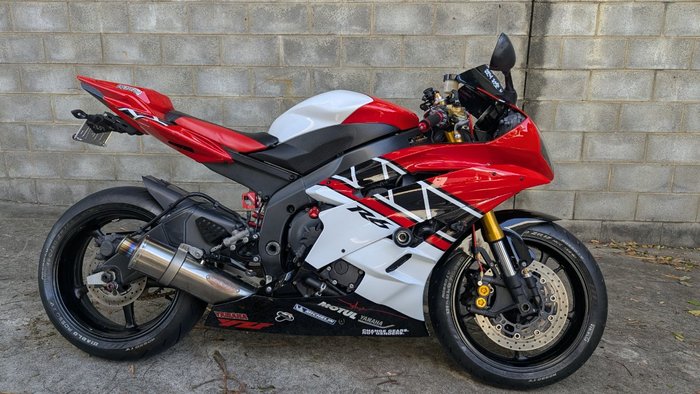 2006 Yamaha YZF-R6 Red