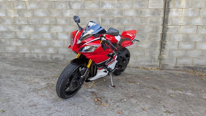 2006 Yamaha YZF-R6 Red