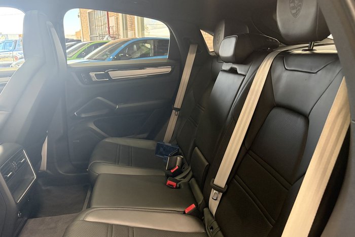 2022 Porsche Cayenne Platinum Edition