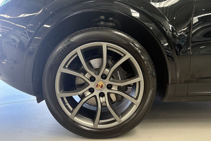 2022 Porsche Cayenne Platinum Edition