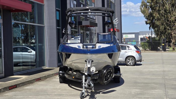 2018 Malibu Wakesetter 20 VTX