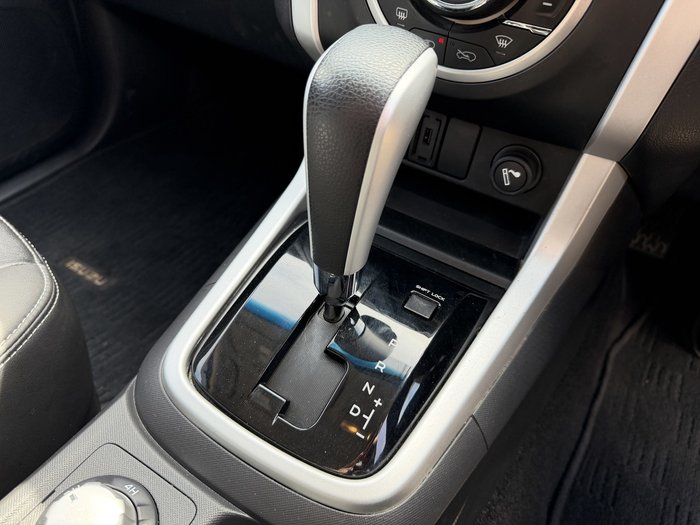 2020 Isuzu MU-X LS-T