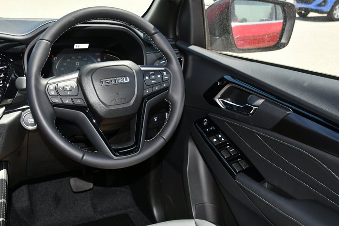 2025 Isuzu MU-X LS-T