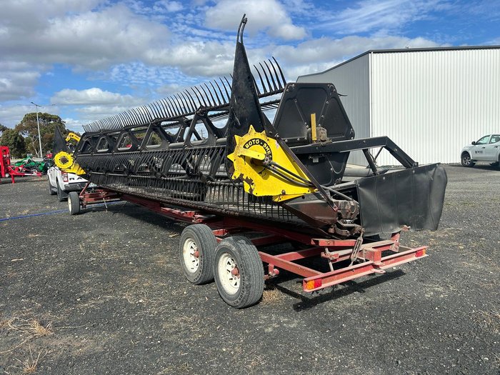 2002 MacDon 9352 Turbo Sp Swather & Macdon 972 25' Front