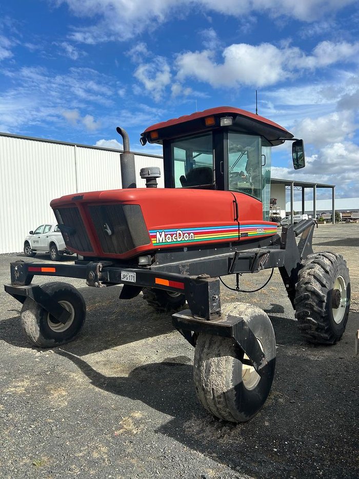 2002 MacDon 9352 Turbo Sp Swather & Macdon 972 25' Front