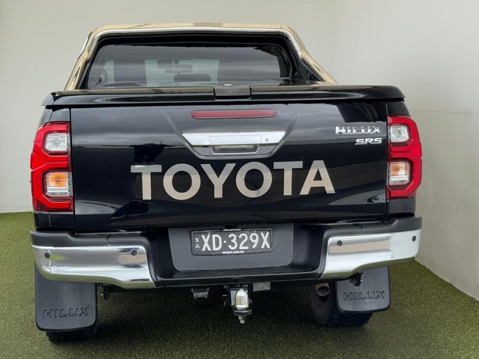 2021 Toyota Hilux SR5