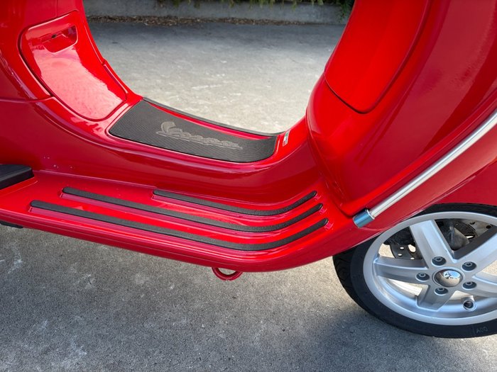 2012 VESPA LX 150 Red