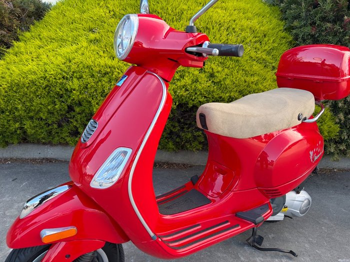 2012 VESPA LX 150 Red