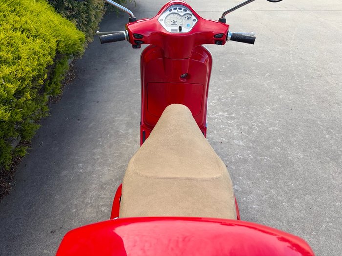 2012 VESPA LX 150 Red