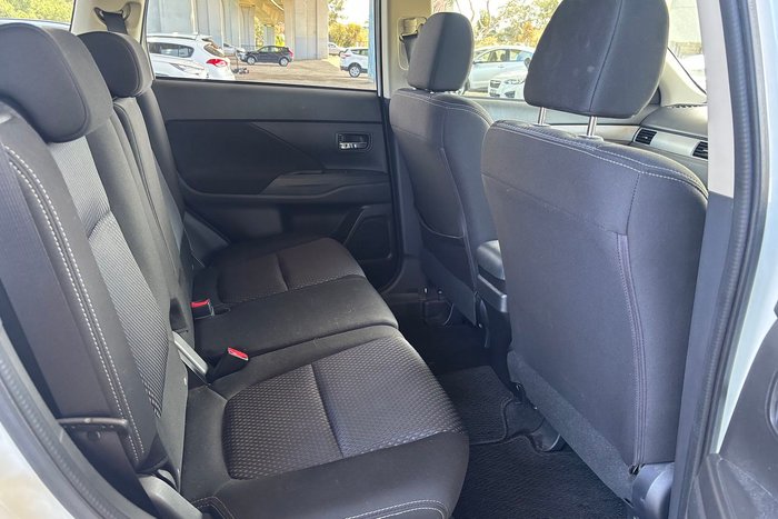 2016 Mitsubishi Outlander LS