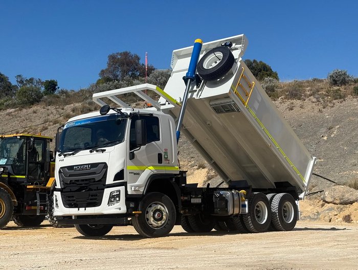 2025 Isuzu Fvz 260-300 White