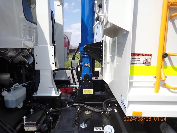 2025 Isuzu Fvz 260-300 White